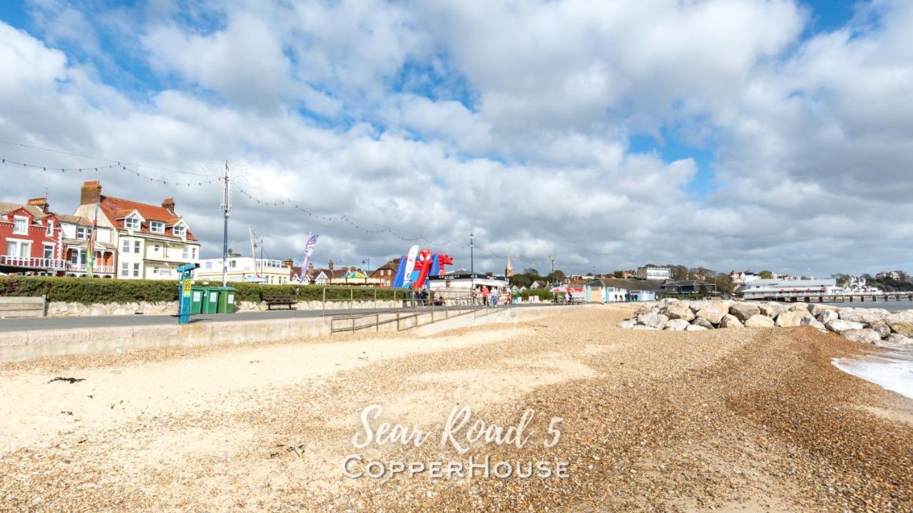Beautiful Apartments On The Sea Front - Sea Road 5 Филикстоу Экстерьер фото