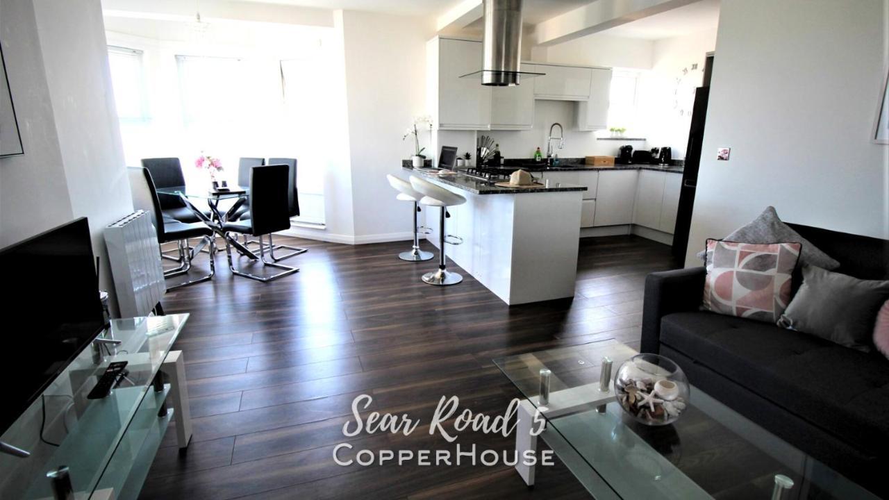 Beautiful Apartments On The Sea Front - Sea Road 5 Филикстоу Экстерьер фото