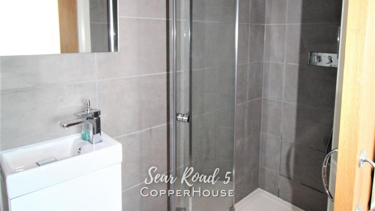 Beautiful Apartments On The Sea Front - Sea Road 5 Филикстоу Экстерьер фото