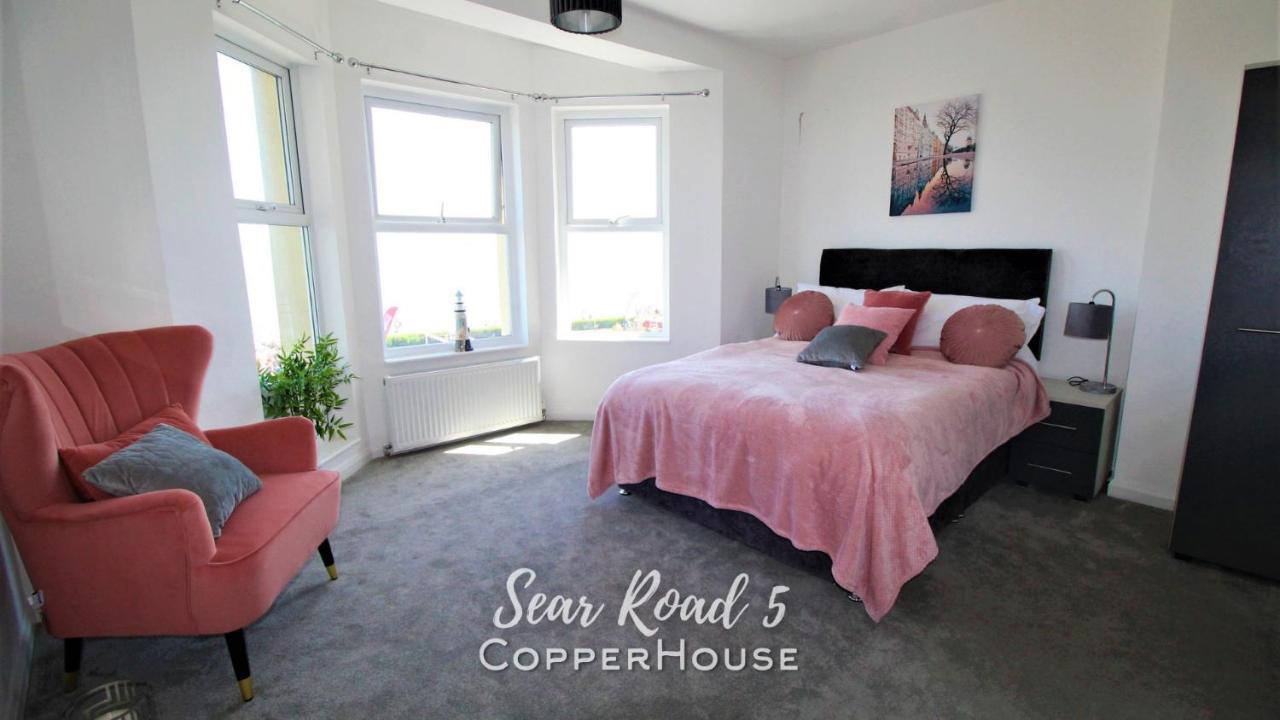 Beautiful Apartments On The Sea Front - Sea Road 5 Филикстоу Экстерьер фото