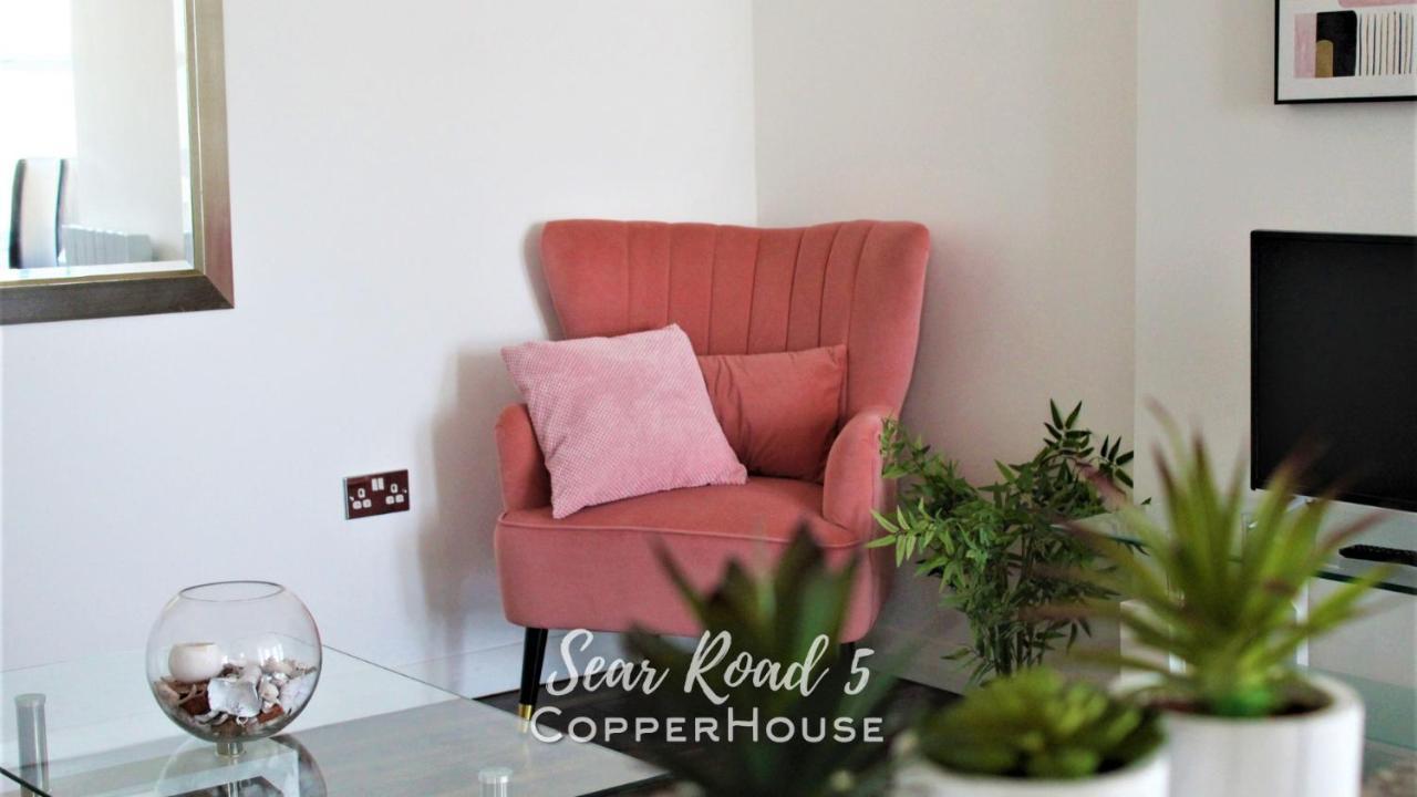 Beautiful Apartments On The Sea Front - Sea Road 5 Филикстоу Экстерьер фото