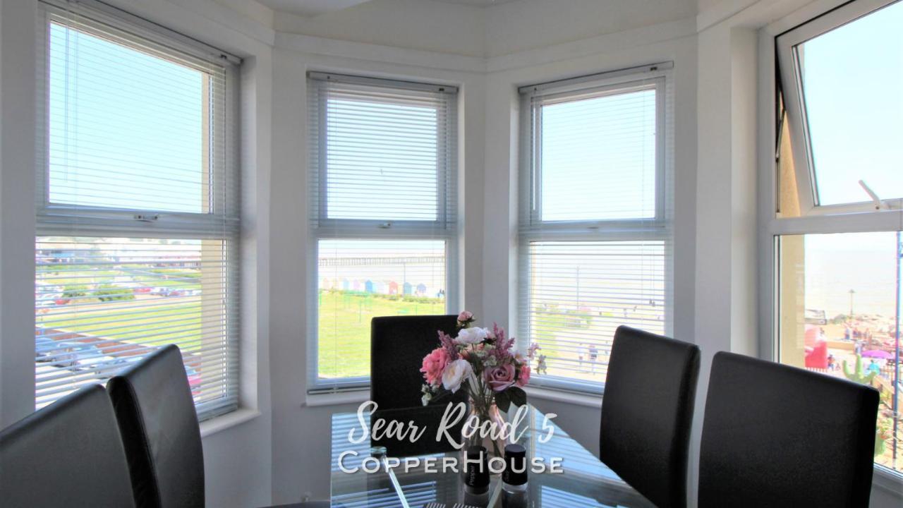 Beautiful Apartments On The Sea Front - Sea Road 5 Филикстоу Экстерьер фото