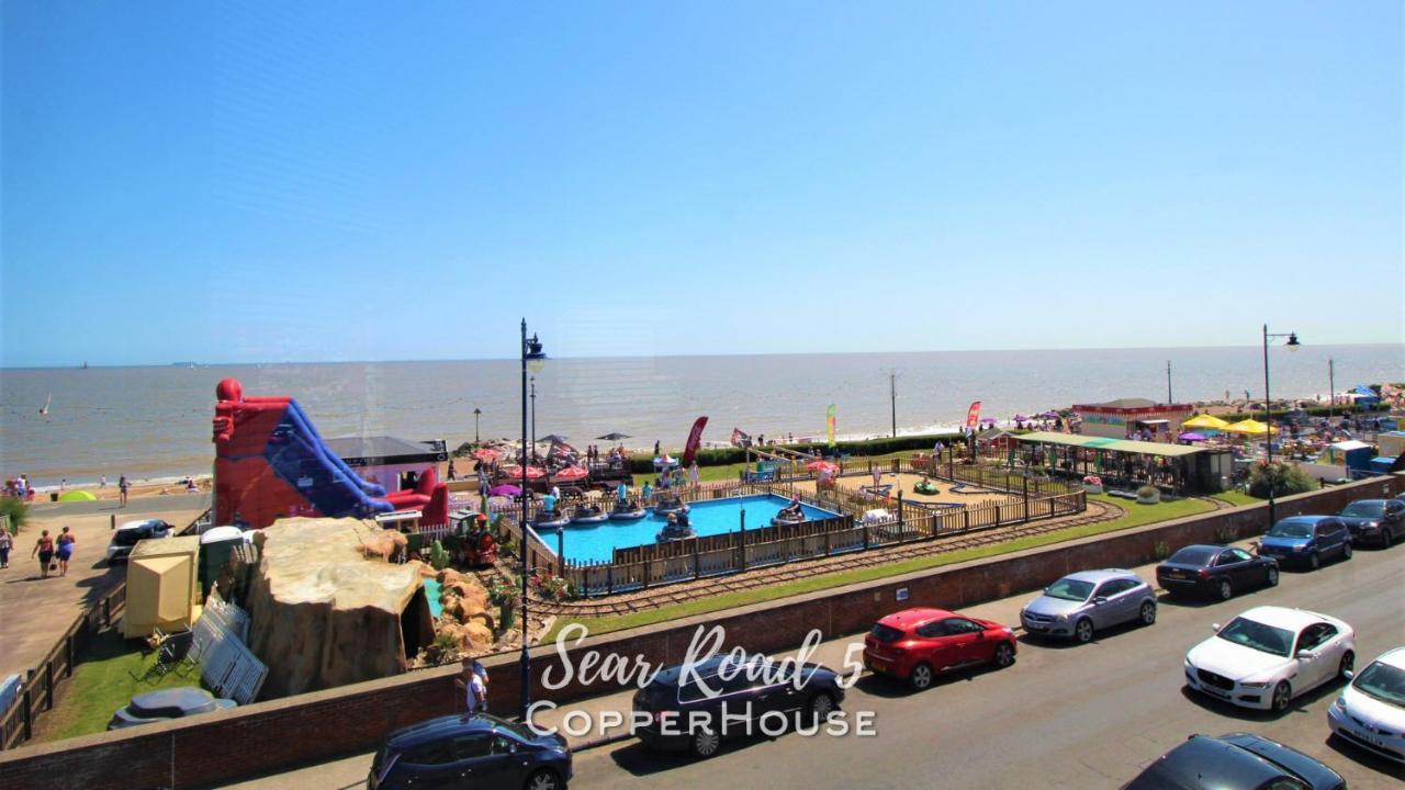 Beautiful Apartments On The Sea Front - Sea Road 5 Филикстоу Экстерьер фото